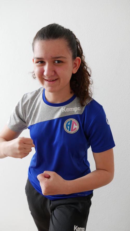 Die Handballerinnen des HC Erlangen freuen sich über die Bayerische Meisterschaft in der B-Jugend. Jubeln dürfen sie aktuell aber nur zu Hause. Hier: Valentina Telami.