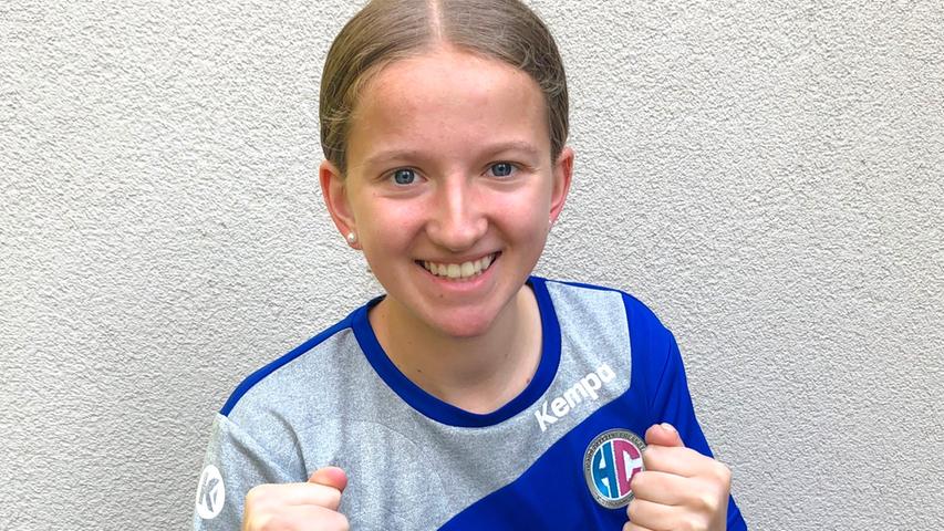 Die Handballerinnen des HC Erlangen freuen sich über die Bayerische Meisterschaft in der B-Jugend. Jubeln dürfen sie aktuell aber nur zu Hause. Hier: Frieda Knöll.