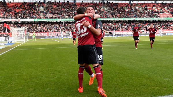 Zugegeben: Bei zwei Millionen Heimspielen beim FCN würde man wohl nicht recht viele Siege sehen. Aber wie sagt man? Dabei sein ist alles.