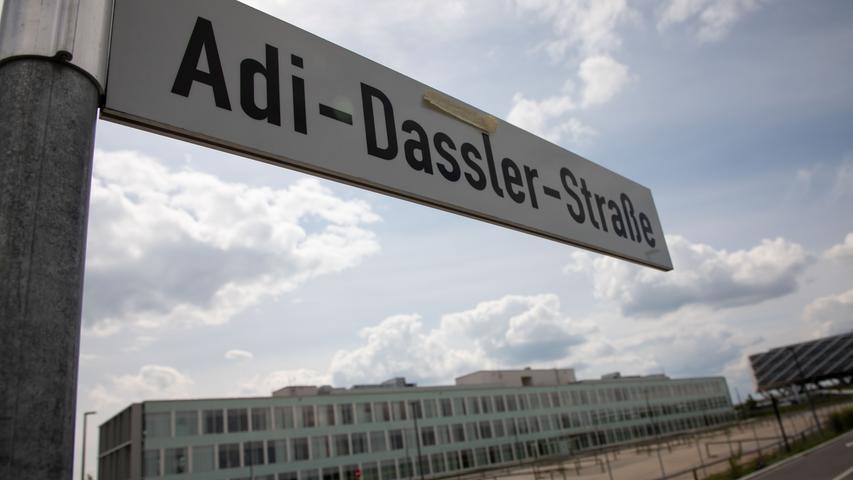 Dem Firmengründer ist auf dem Gelände der ehemaligen Herzo Base, wo sich adidas angesiedelt hat, auch eine Straße gewidmet.