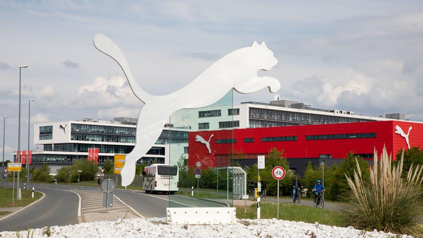 Der Puma ziert ebenfalls den Kreisel in der Bamberger Straße, ganz in der Nähe der Firmenzentrale.
