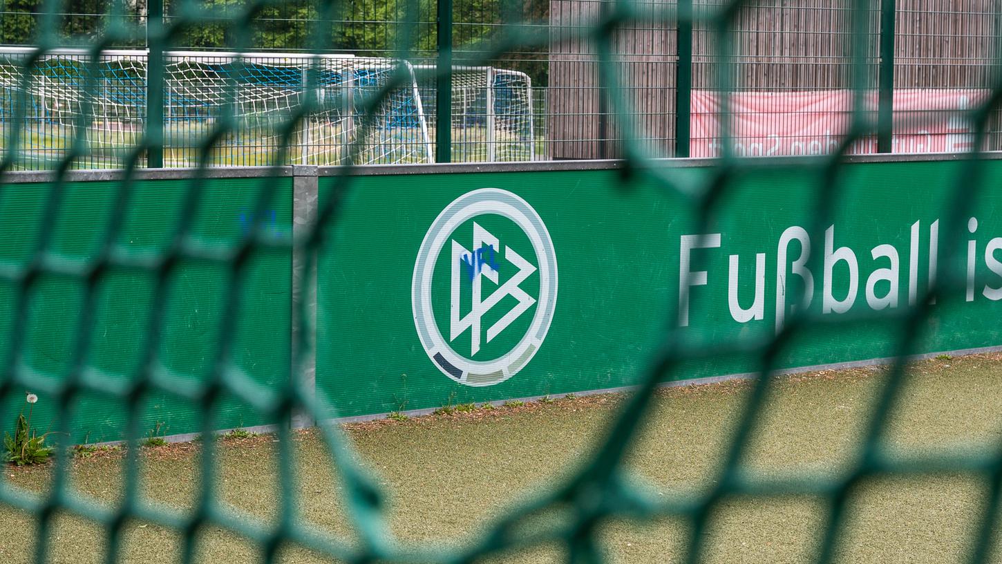 In der ersten und zweiten Fußball Bundesliga gab es erneut Corona-Fälle.