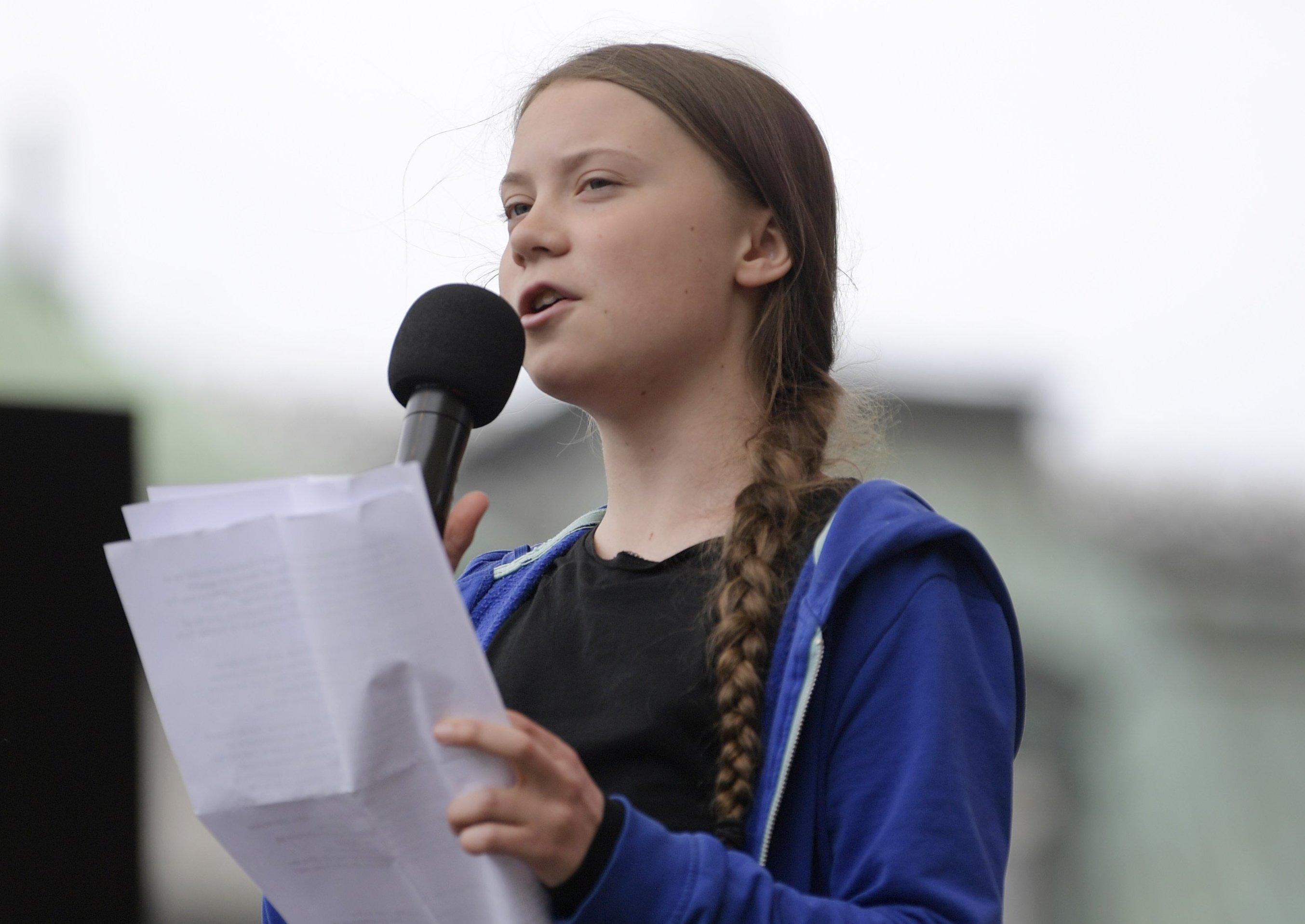 Vor der Krise fühlten sich einige Menschen von einem Mädchen bedroht, deren Ziel es ist, die Umwelt zu schützen. Seit uns Corona fest im Griff hat, rückt der Hass und Frust ihr gegenüber in den Hintergrund - oder verlagert sich besser gesagt auf andere. Auch nicht schön.