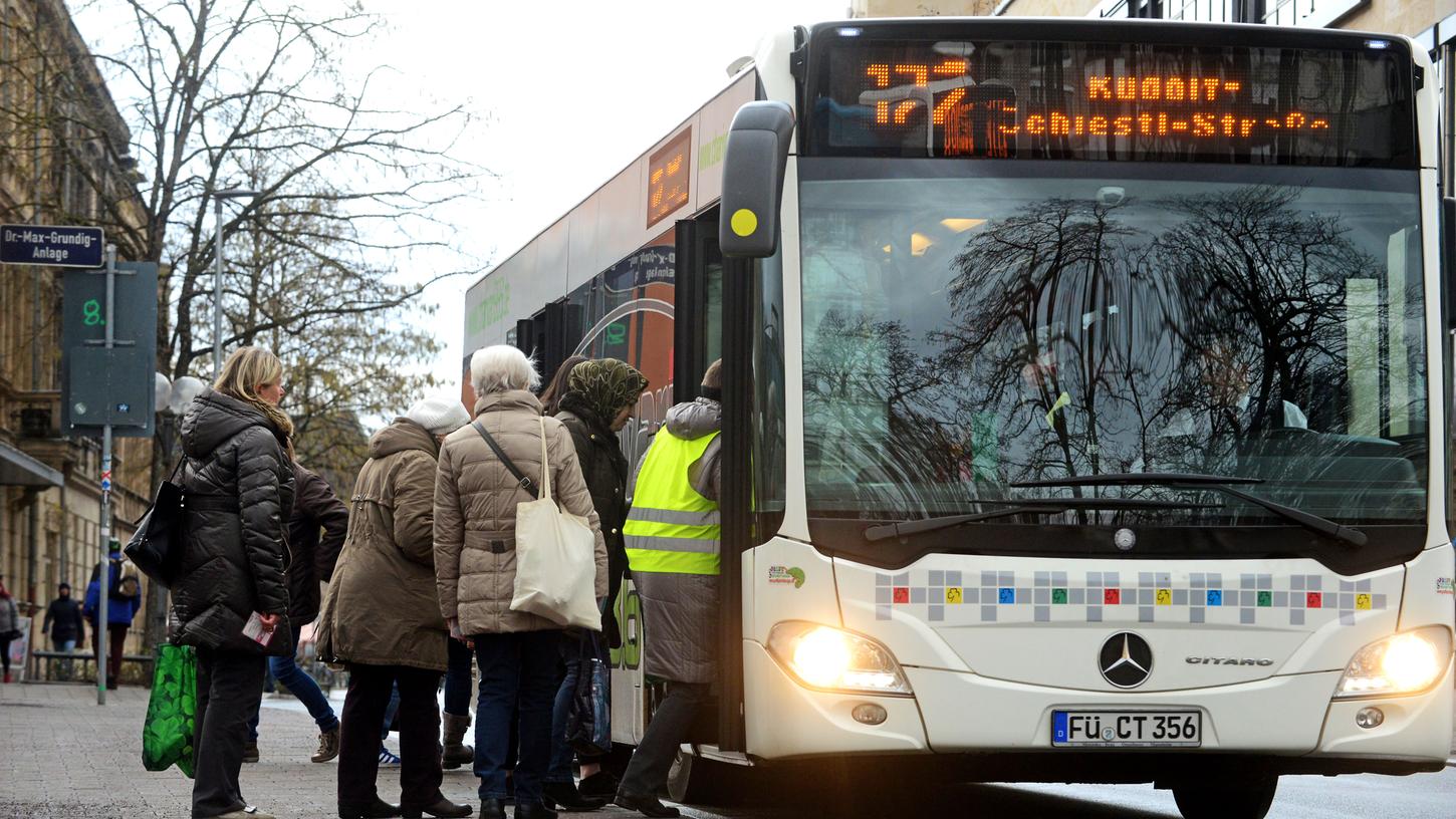 Bestimmte Personengruppen erhalten in Fürth ab Juni ein bezuschusstes Deutschlandticket.