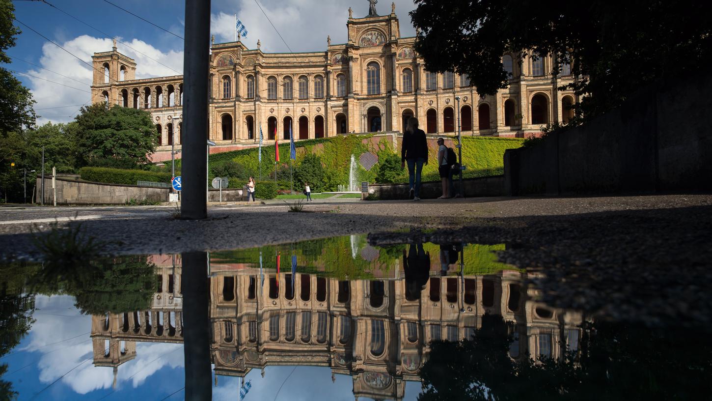 Das bayerische Kabinett hat eine weitreichende Lockerung der harten Anti-Corona-Maßnahmen beschlossen.