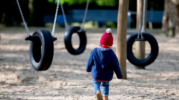 Schon an diesem Mittwoch, 6. Mai, dürfen Spielplätze in Bayern wieder freigegeben werden.