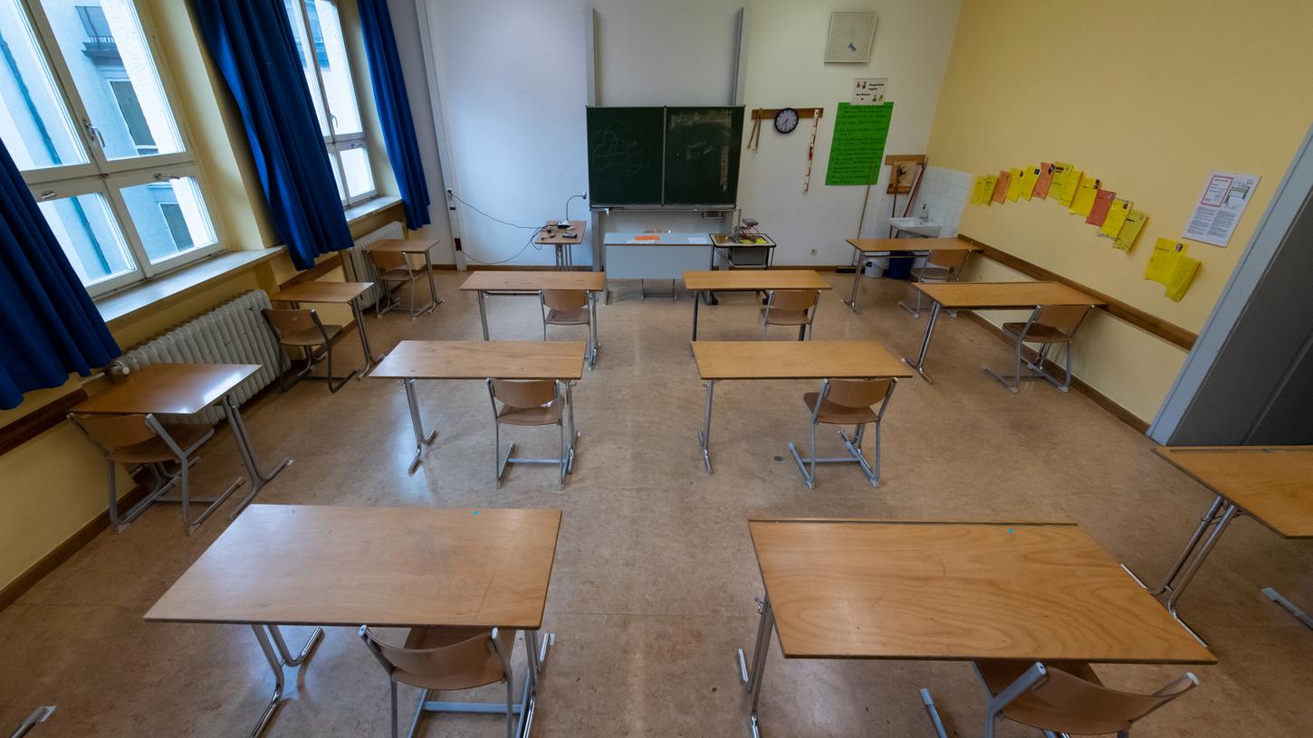 Geteilte Klassen, kleine Gruppen und die Einhaltung des Mindestabstands sollen eine stufenweise Rückkehr aller bayerischen Schüler an die Schulen bis Mitte Juni ermöglichen.