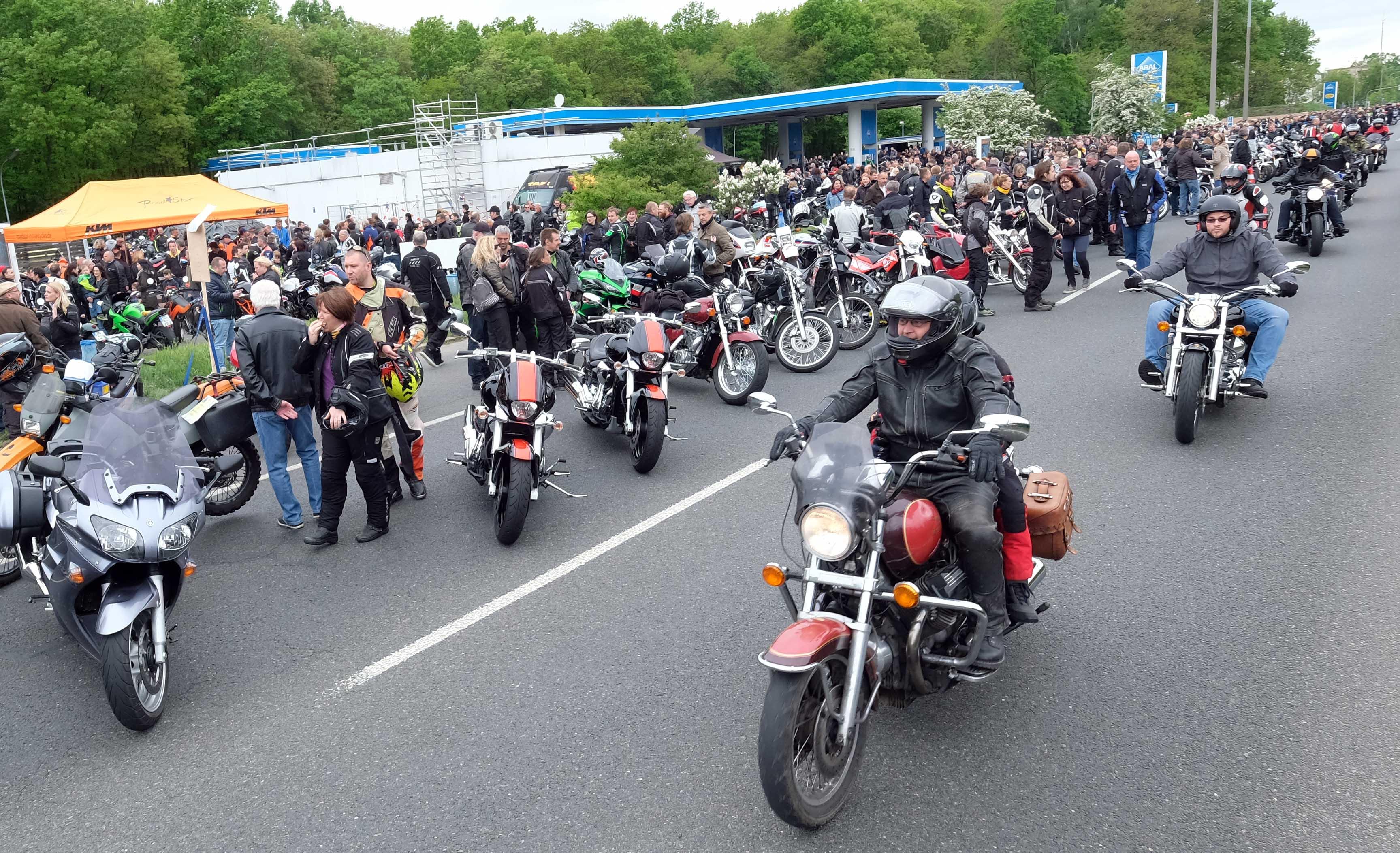 corona lockerungen motorradfahren ist wieder erlaubt region nordbayern de