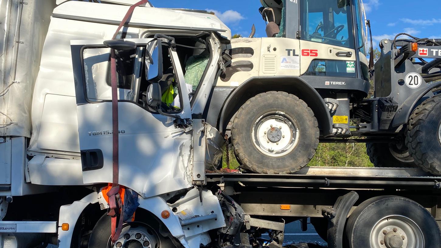 Für den Fahrer des Zwölftonners kam jede Hilfe zu spät.