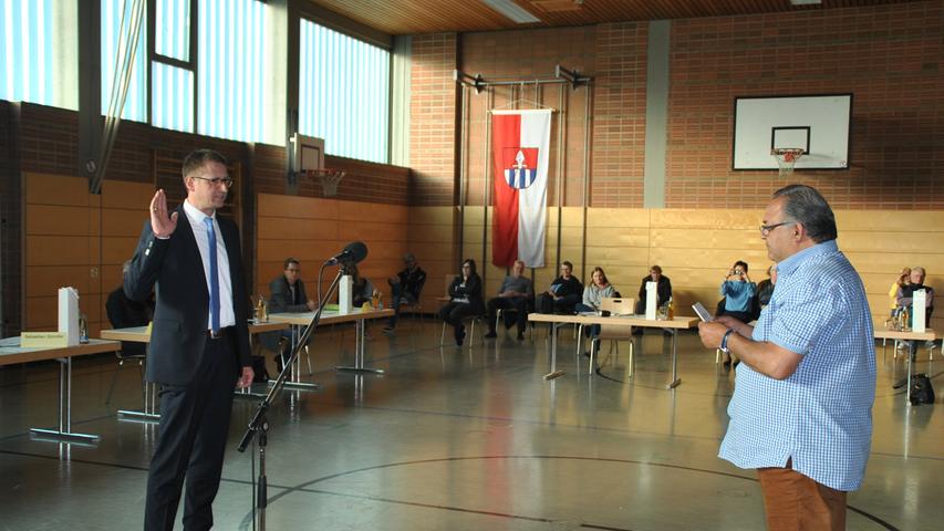 Die Wähler haben im März 2020 entschieden: Zur konstituierenden Sitzung des Pretzfelder Gemeinderats wurden die neuen Räte unter Bürgermeister Steffen Lipfert vereidigt. Das sind sie.