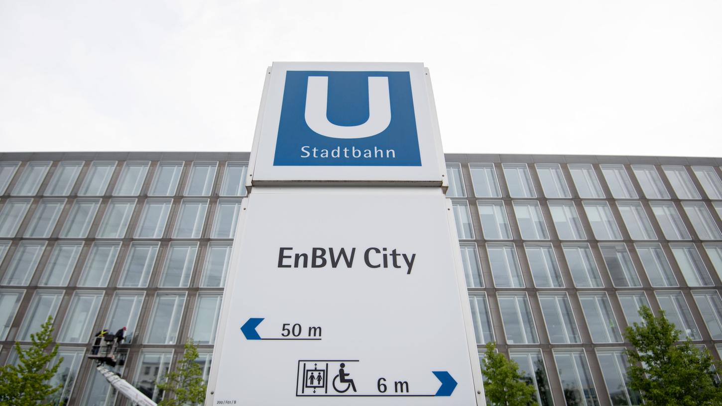 In Stuttgart tragen 60 Haltestellen als Zusatz einen Firmennamen. Hier ist die Stadtbahnhaltestelle "EnBW City" zu sehen.
