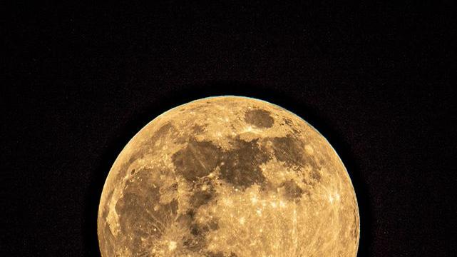 User-Bilder: Vollmond fasziniert am Nachthimmel