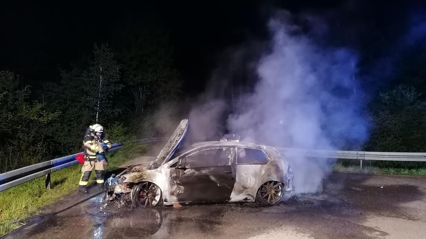 Ausfahrt Rednitzhembach: PKW brannte vollständig aus 