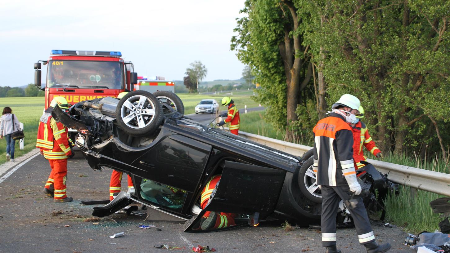 Freystadt: Seat-Fahrer musste von Feuerwehr befreit werden