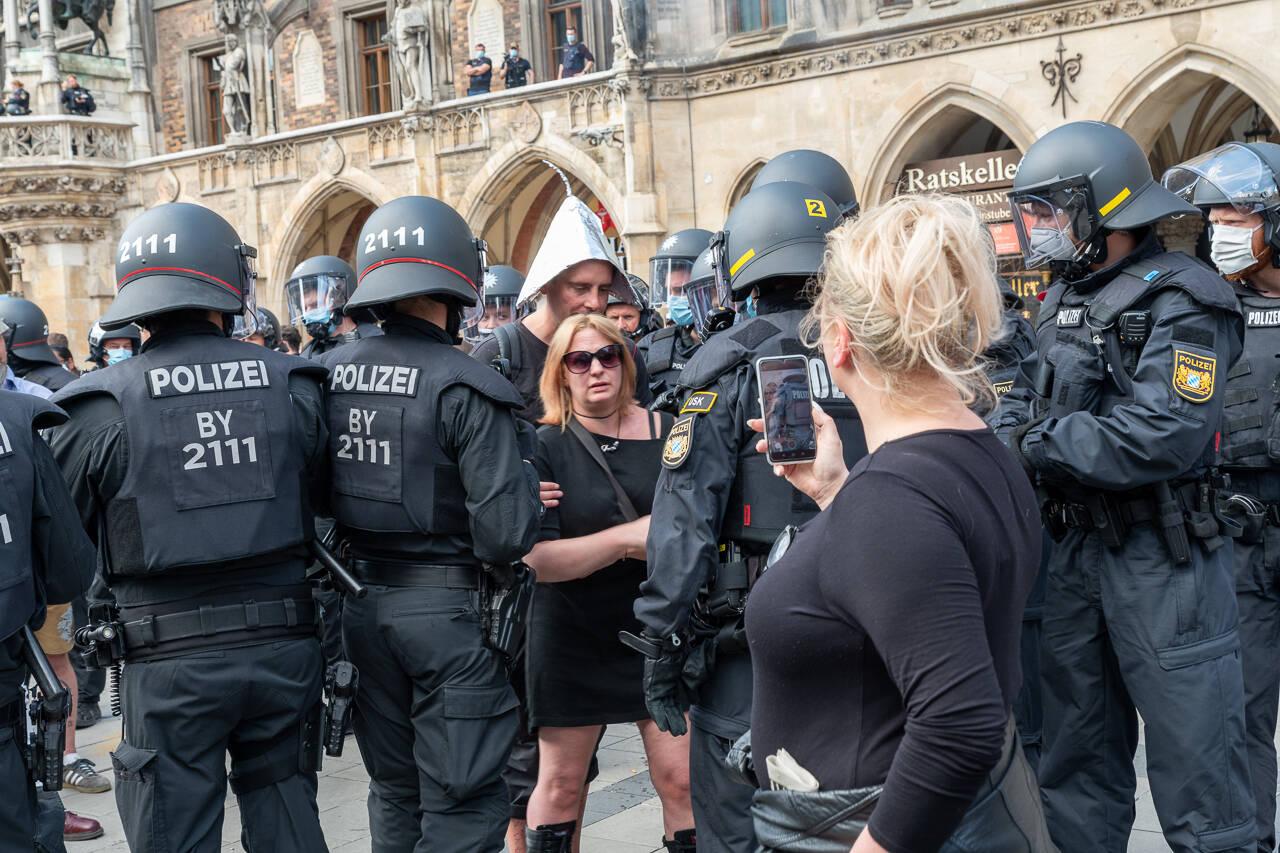 Munchens Ob Reiter Kritisiert Corona Demo Auf Dem Marienplatz
