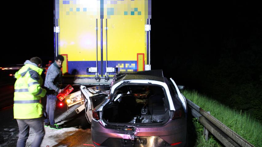 Tödlicher Unfall auf der A3: 22-Jährige kollidiert mit Lkw bei Altdorf