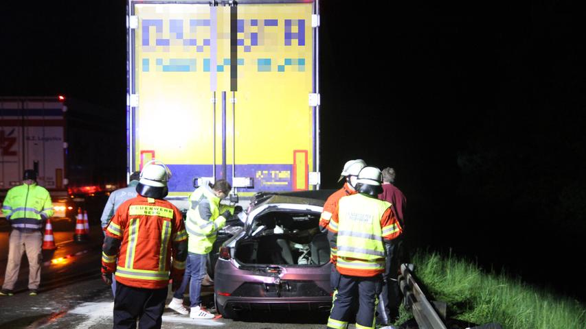 Tödlicher Unfall auf der A3: 22-Jährige kollidiert mit Lkw bei Altdorf