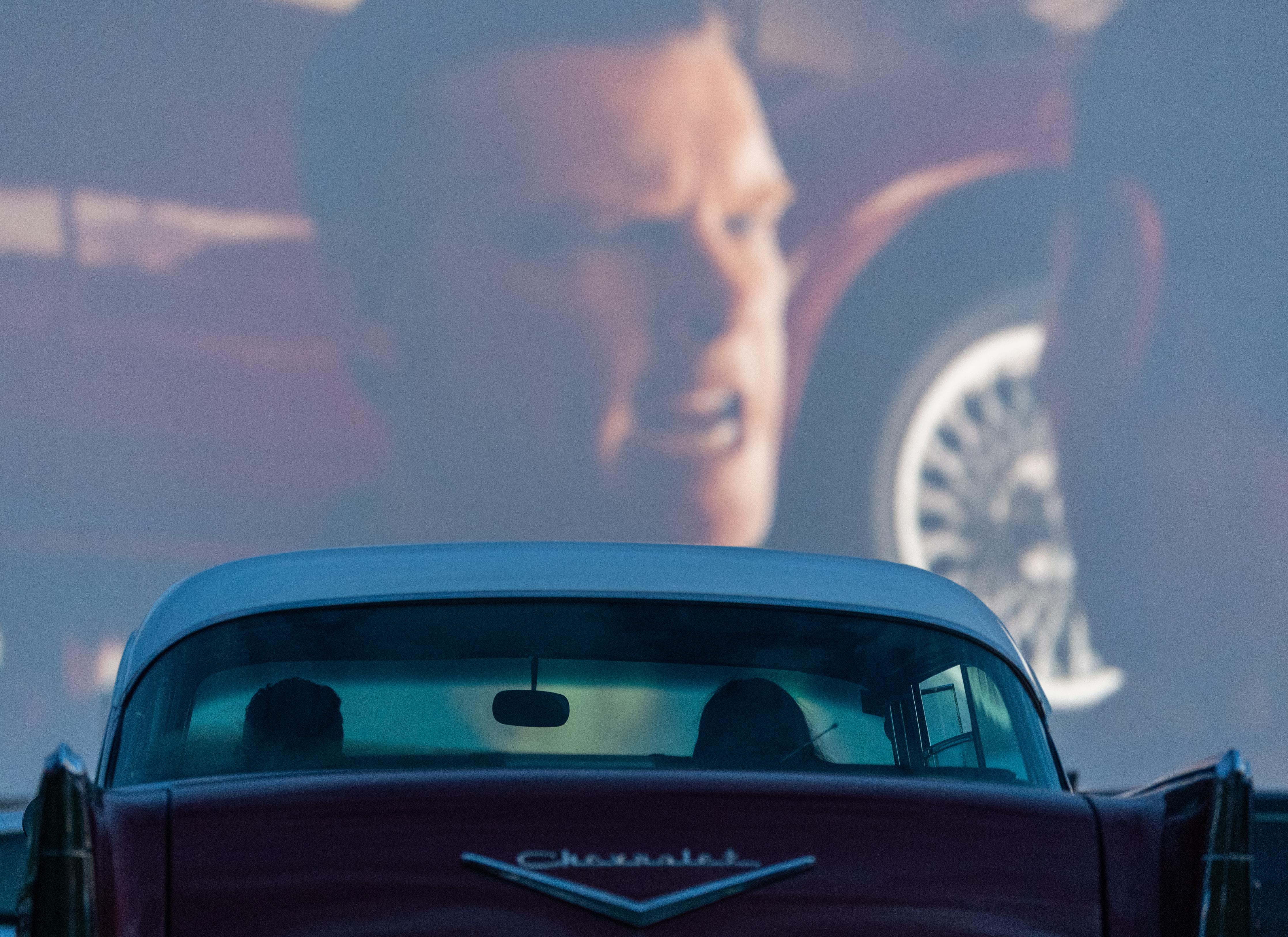 Zu einem echten Kinofilmerlebnis gehört Naschen dazu. Einige Veranstalter bieten an, bei der Buchung des Tickets direkt ein Snackpaket mitzubestellen. Andere verkaufen dagegen weder Getränke noch andere Snacks. Wer also auf Nummer sicher gehen will, der sollte sich unbedingt vorab gut mit Naschereien eindecken.