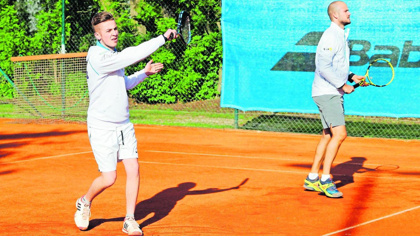 Tennismatches mit Abstand: Der TC Forchheim hat den Trainingsbetrieb wieder aufgenommen. Trotz der zahlreichen Auflagen haben die Sportler etwas Normalität genossen.