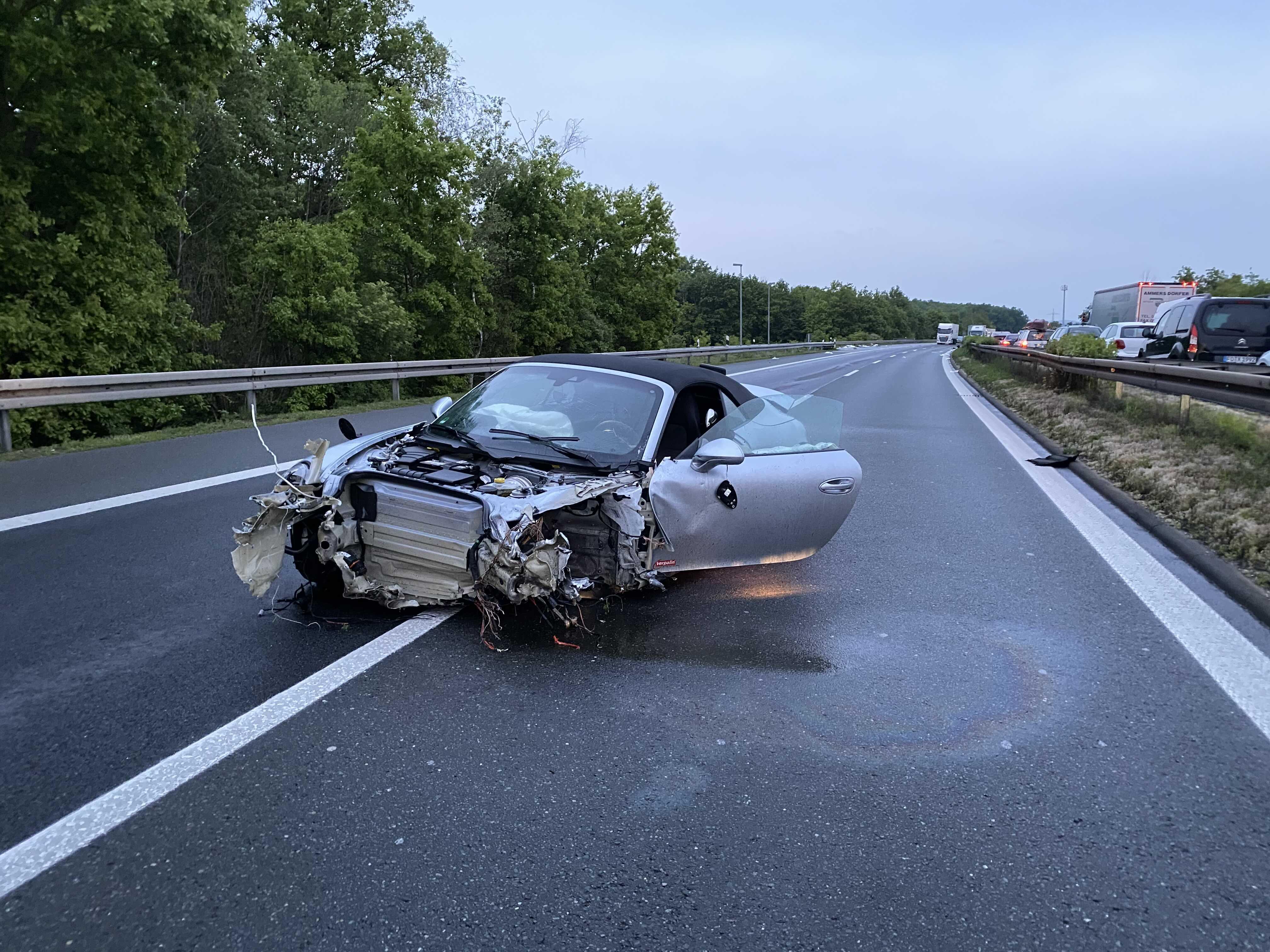 Porsche Komplett Schrott: A73 Bei Forchheim Nach Unfall Gesperrt ...