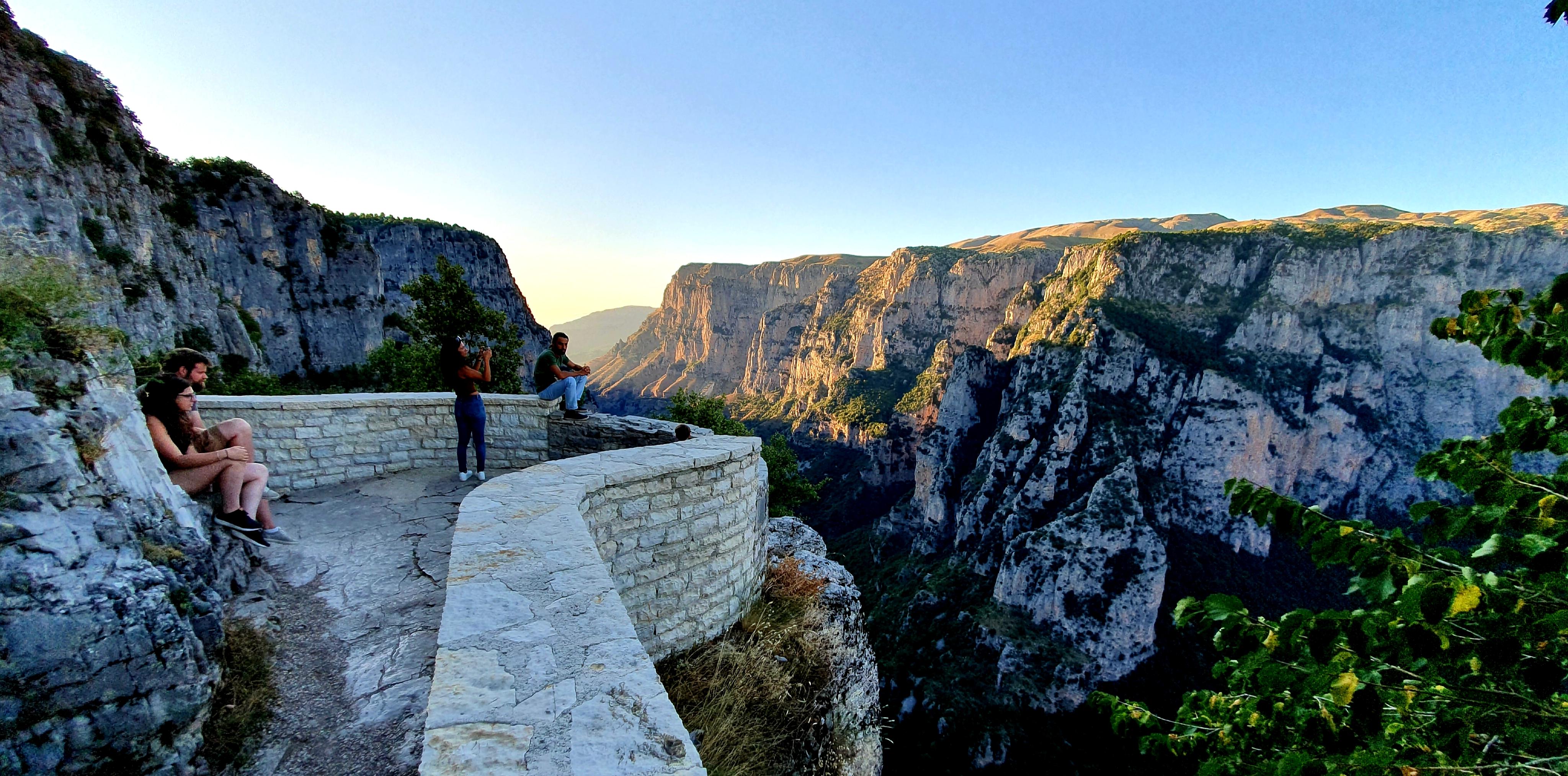 Urlaub in Epirus, Griechenland. Hier liegt die Vikos-Schlucht, die tiefste ganze Europas.
Urlaub in Epirus, Griechenland. Hier liegt die Vikos-Schlucht, die tiefste ganze Europas.