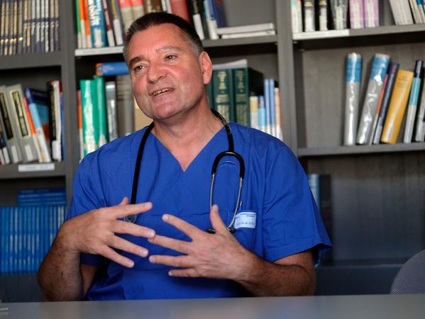 Chefarzt Prof. Dr. Michael Schroth leitet seit 2012 die Neonatologie und Kinderintensivmedizin an der Cnopfschen Kinderklinik.