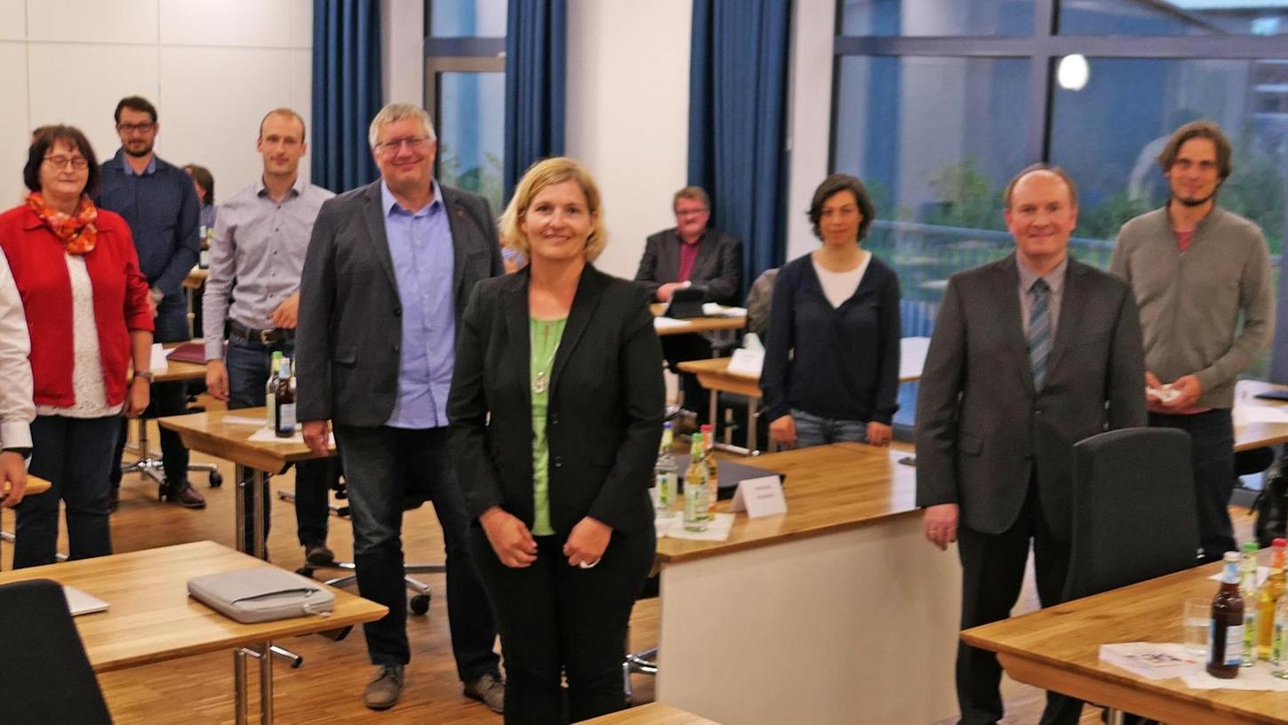 Röttenbachs Bürgermeister Thomas Schneider vereidigt elf neue Gemeinderäte