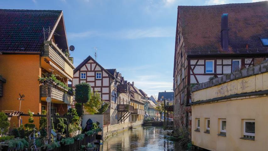 Forchheim ist immer einen Ausflug wert. Die Stadt ist eine der Fachwerkstädte Frankens, etwa mit ihrem Rathaus aus dem 15. Jahrhundert und dem Archäologiemuseum Oberfranken in der so genannten "Kaiserpfalz", einem Bischofsschloss aus dem 14 . Jahrhundert. Forchheim eignet sich hervorragend als Ausgangspunkt für Touren in die Fränkische Schweiz.