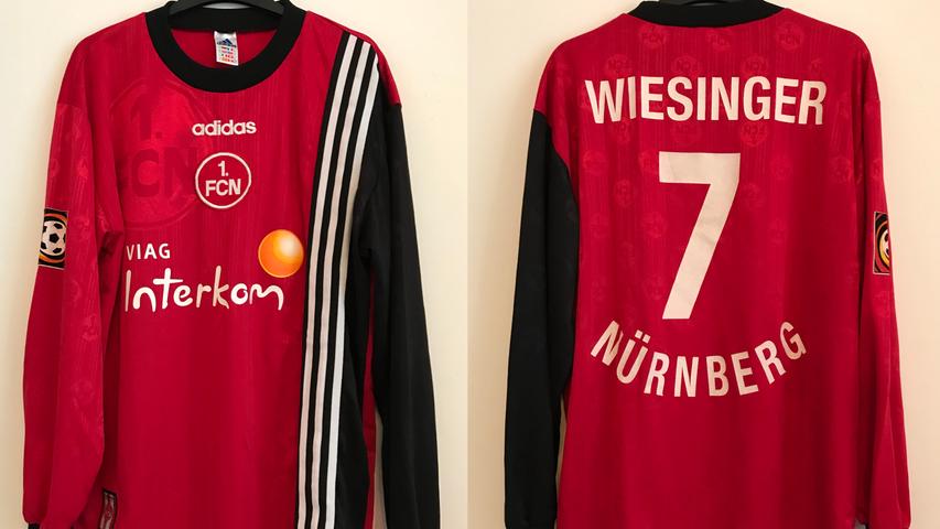  In der Saison 1998/99 trug Club-Spieler und späterer FCN-Trainer Michael Wiesinger dieses Trikot mit der Nummer 7.