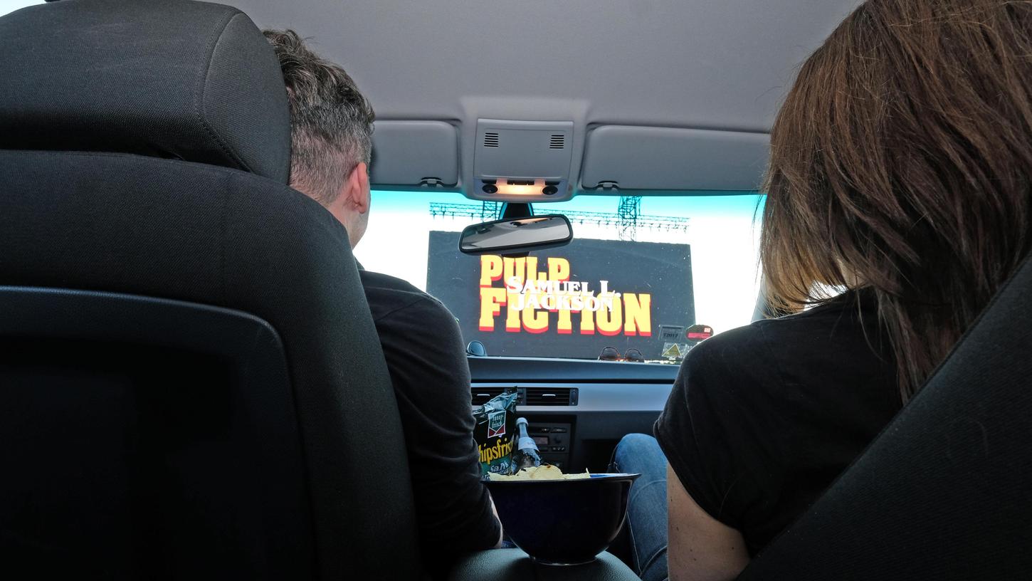 Zum Start des Autokino-Sommers am 16. Mai zeigte das Autokino am Nürnberger Flughafen den Klassiker Pulp Fiction. Die Betreiber sind mit der aktuellen Bilanz mehr als zufrieden und liebäugeln mit einer Verlängerung.