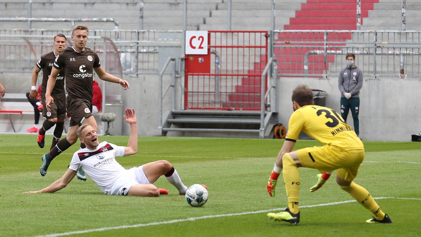 Auch Hanno Behrens vergab eine Chance zum 1:0, ebenso wie mehrere seiner Kollegen.