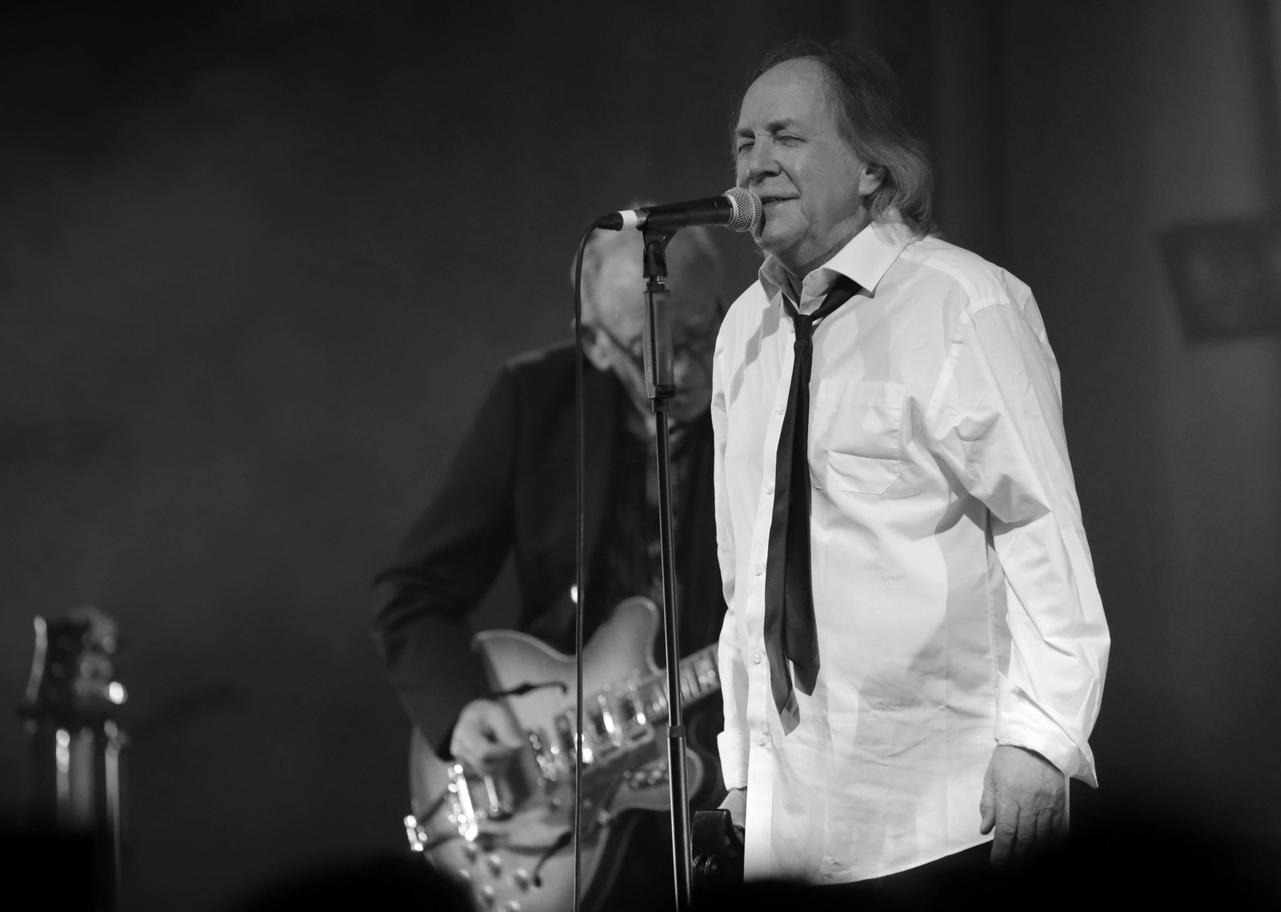 Nach Komplikationen, die nach einem schweren Fahhradsturz aufgetreten sind, ist der britische Sänger Phil May im Alter von 75 Jahren gestorben. Er gründete die Pretty Things 1963 zusammen mit seinem Freund Dick Taylor.