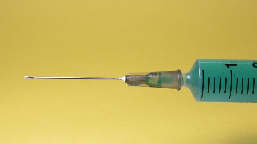 Nach erfolgreichem Tierversuch soll nun der Corona-Impfstoff an den ersten menschlichen Freiwilligen getestet werden. Die deutsche Firma Curevac setzt den Termin im Juni an.
