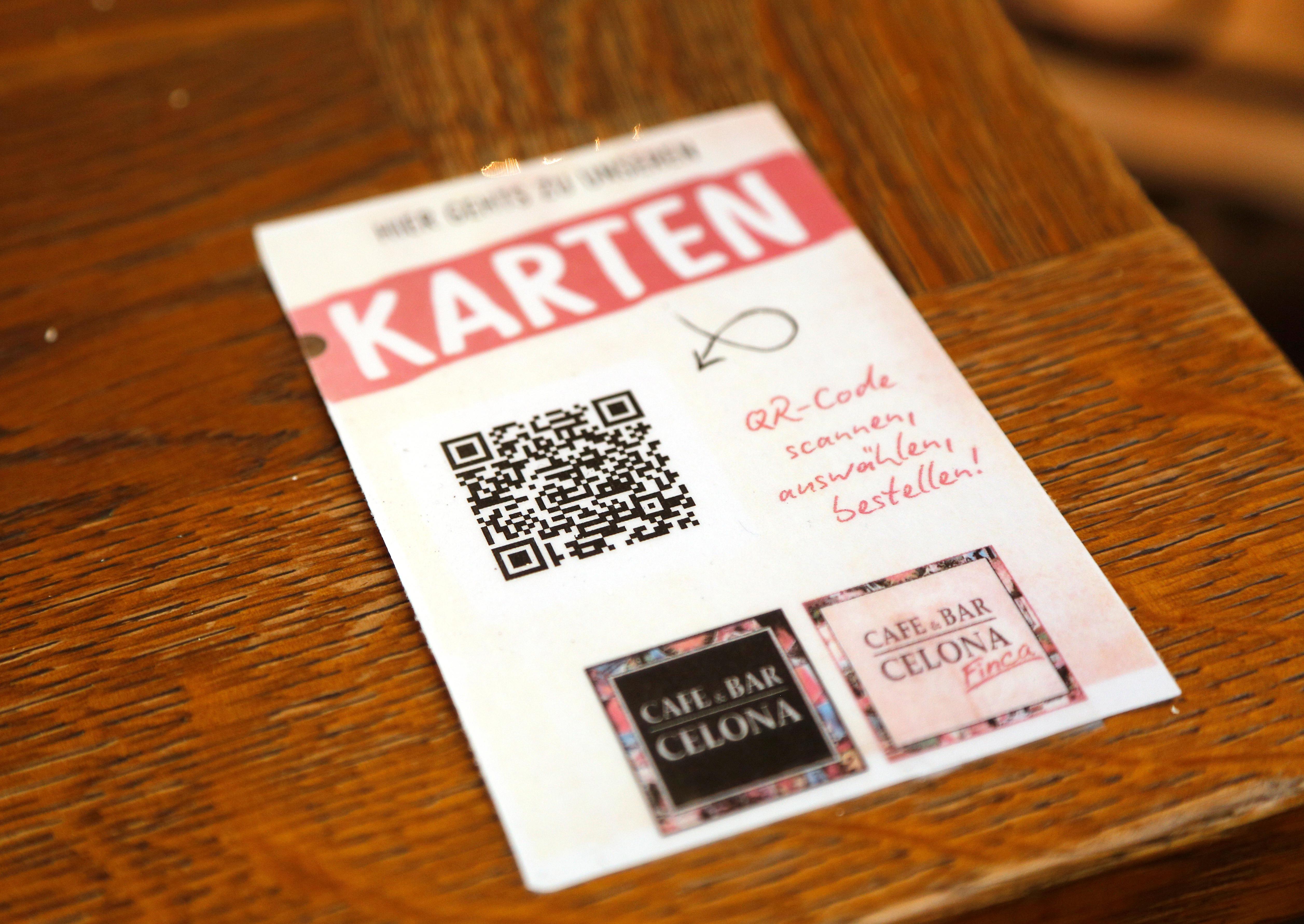 In der BarCelona hat man sich zudem etwas besonderes einfallen lassen: Dort kann man mit seinem Handy einen QR-Code scannen und mit diesem dann bestellen. So wird auch der Kontakt zwischen Kunden und Bedienungen weniger.