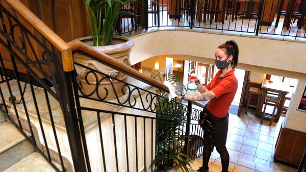 Bislang haben die Biergärten innen übrigens weiterhin geschlossen. Aktuell sind nur die Außenbewirtungen gestattet. Ab 25. Mai darf dann auch Innen geöffnet werden.