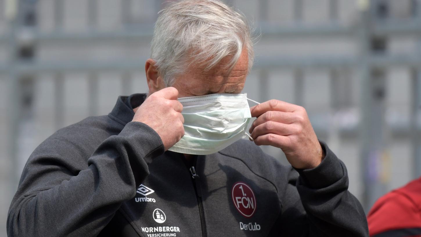 Nicht mehr zum Anschauen: Club-Trainer Jens Keller haderte hinterher vor allem mit den vielen vergebenen Torchancen.
Nicht mehr zum Anschauen: Club-Trainer Jens Keller haderte hinterher vor allem mit den vielen vergebenen Torchancen.