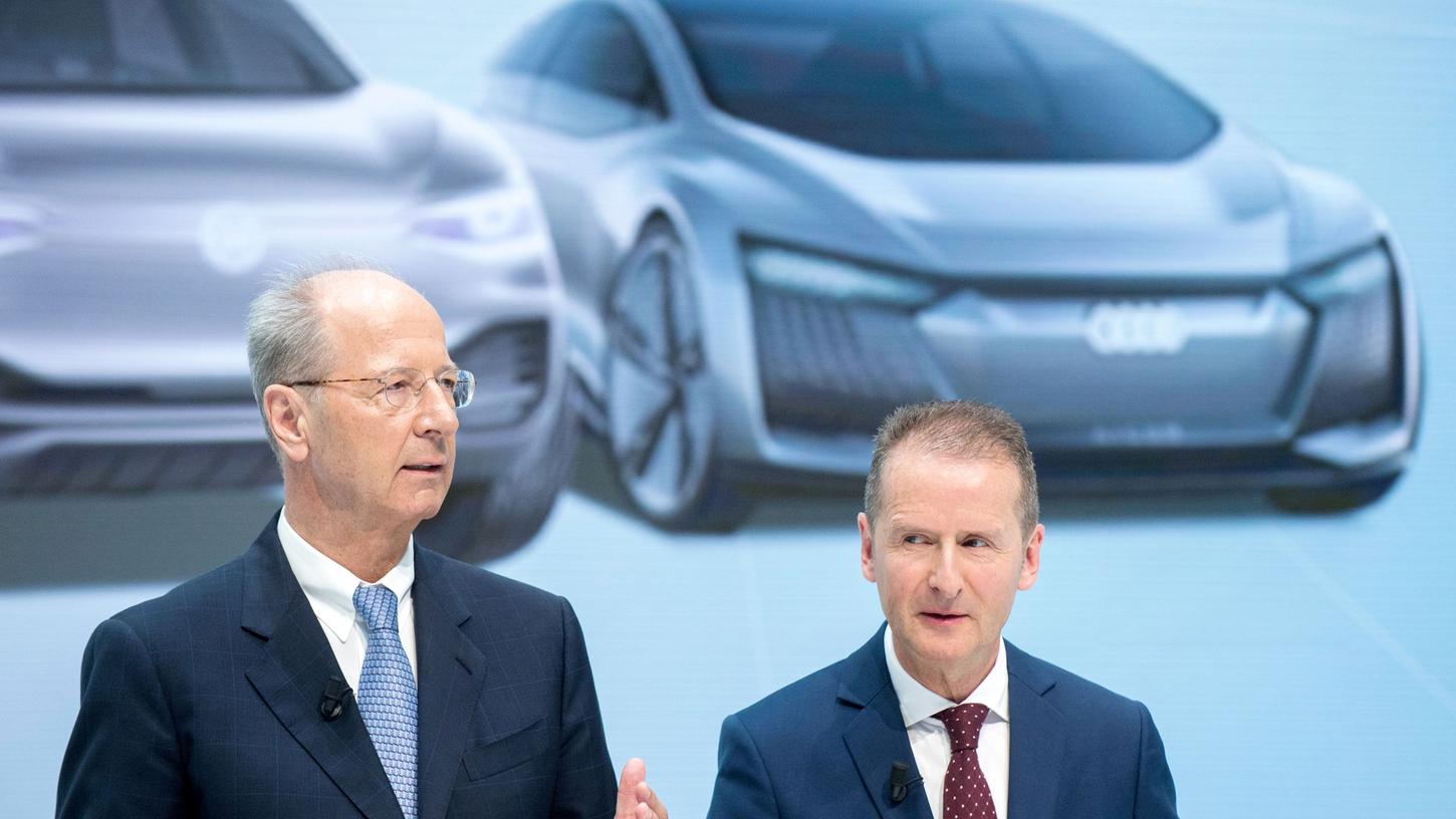 Das Strafverfahren wegen möglicher Marktmanipulation gegen VW-Konzernchef Herbert Diess und Aufsichtsratschef Hans Dieter Pötsch soll gegen eine Zahlung von neun Millionen Euro eingestellt werden Das Strafverfahren wegen möglicher Marktmanipulation gegen VW-Konzernchef Herbert Diess und Aufsichtsratschef Hans Dieter Pötsch soll gegen eine Zahlung von neun Millionen Euro eingestellt werden