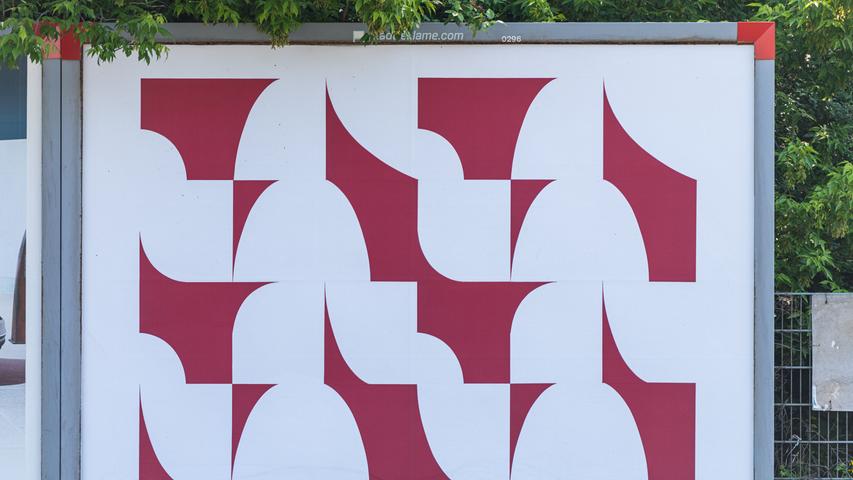 Ihr Formenspiel mit dem Titel "Pattern" stellt Karina Kueffner in der Von-der-Tann-Straße gegenüber von Siemens vor.