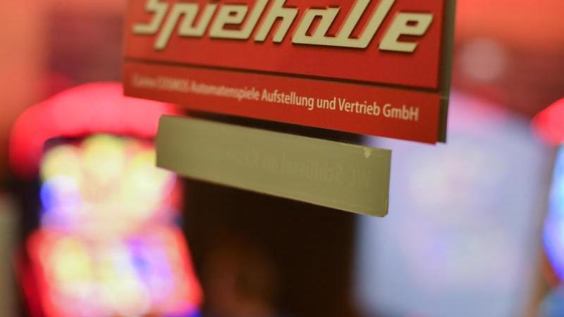 Sirene riss Anwohner aus dem Schlaf: Brand in der Ansbacher Bahnhofstraße Sirene riss Anwohner aus dem Schlaf: Brand in der Ansbacher Bahnhofstraße