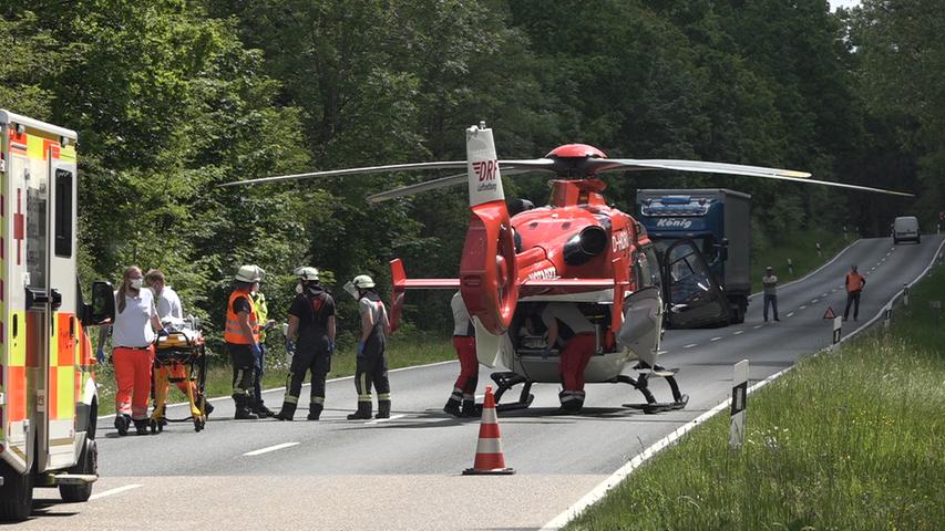 Schwerer Unfall innerhalb einer Motorradgruppe zwischen Freystadt und Allersberg