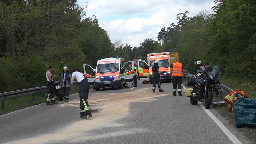 Schwerer Unfall innerhalb einer Motorradgruppe zwischen Freystadt und Allersberg