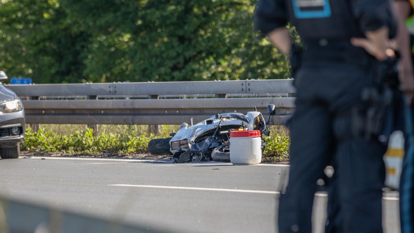 Am Donnerstagnachmittag ist es auf der A73 zwischen Poppenreuth und Ronhof zu einem schweren Verkehrsunfall gekommen. Die Autobahn musste in Fahrtrichtung Erlangen zwischenzeitlich komplett gesperrt werden. 