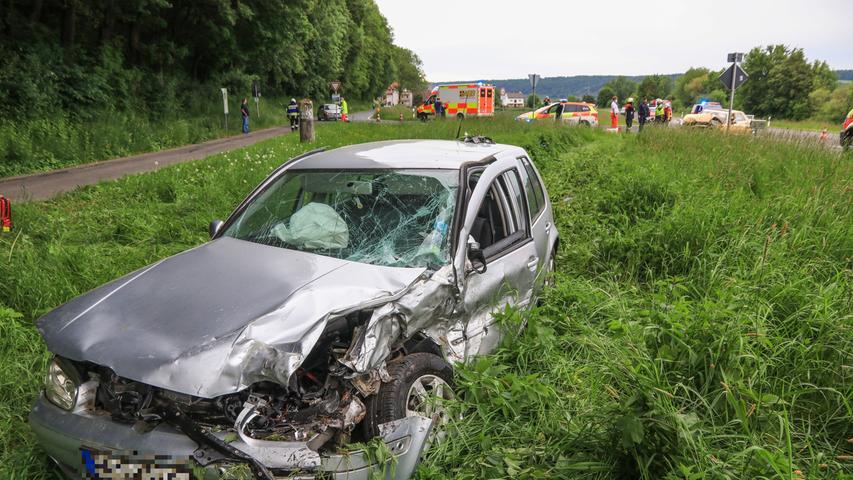 Frontalkollision in Unterfranken: Zwei Fahrer verletzt