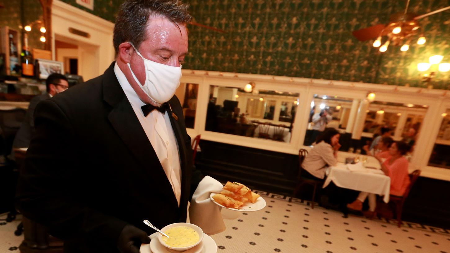 In geöffneten Restaurants - hier ein Beispiel aus New Orleans, Louisiana - gelten derzeit strenge Hygienevorschriften.