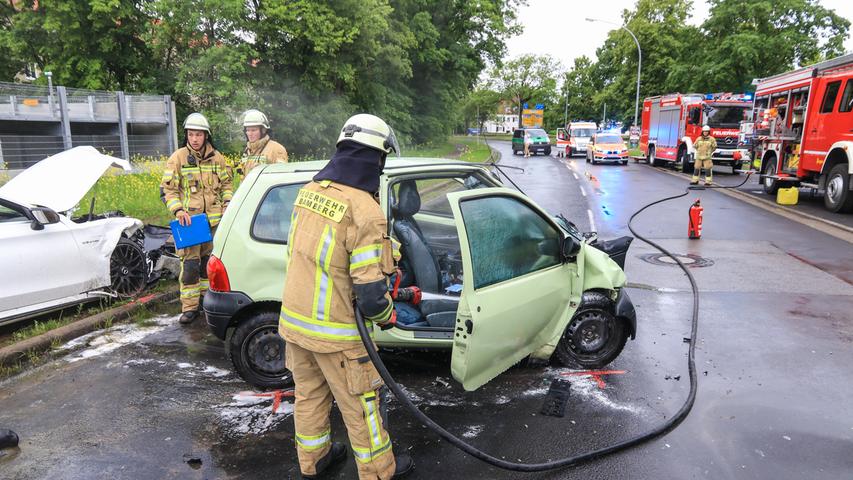 Frontalkollision in Bamberg: Twingo-Fahrerin schwer verletzt
