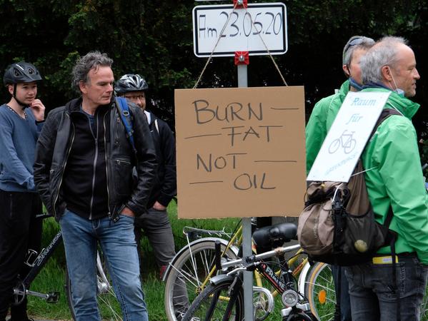 Autospur in Nürnberg gesperrt Aktivisten fordern Popup