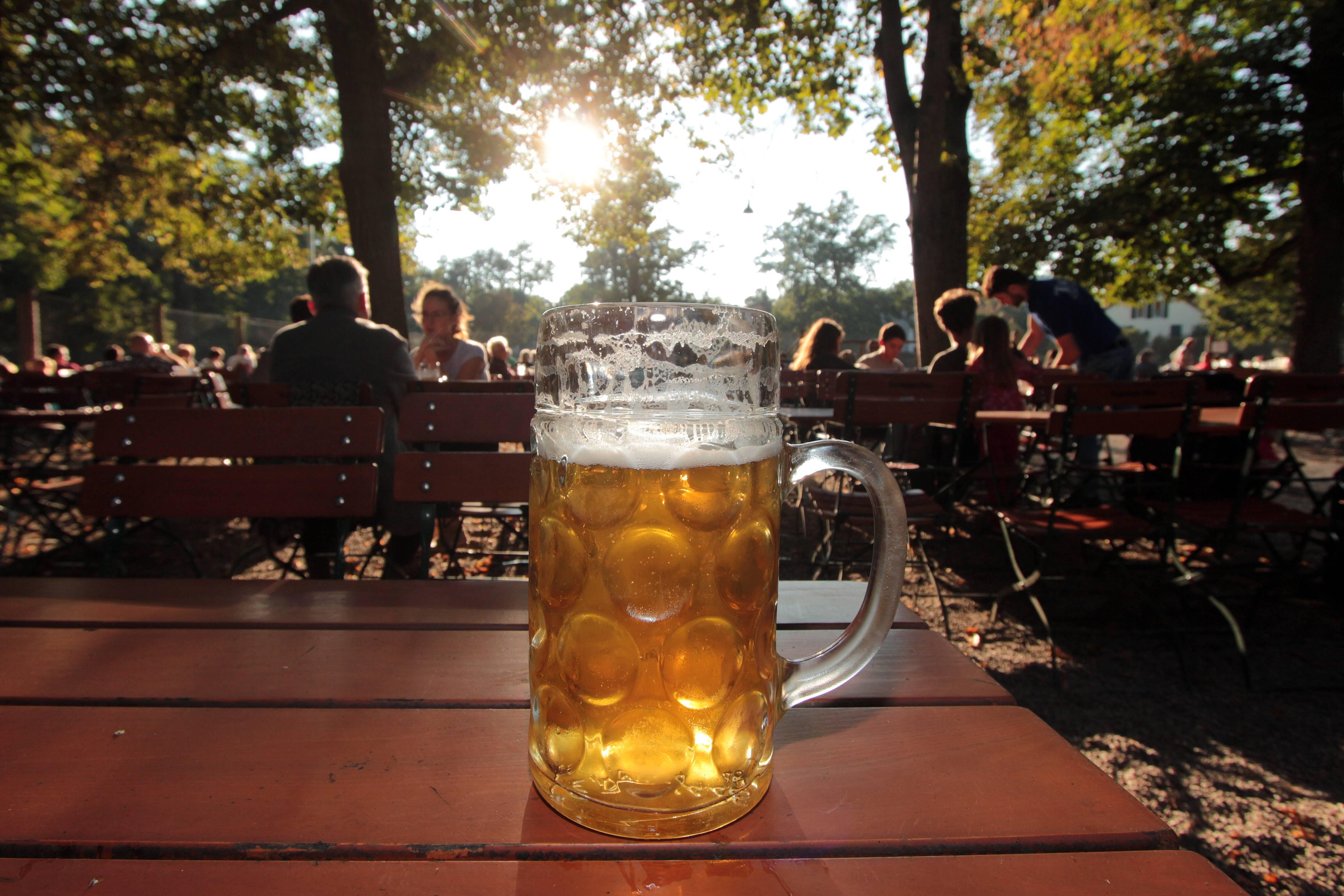 Bier und Fahrrad fahren? Das geht auch zusammen, zumindest wenn man die richtige Tour dafür wählt: Bei der "Aischgründer Bierrunde" geht es 64 Kilometer lang von Neustadt über Uehlfeld, Dachsbach nach Emskirchen. 352 Höhenmeter müssen dabei zurückgelegt werden. Der tiefste Punkt liegt bei 274 Metern, der höchste bei 403 Metern. 