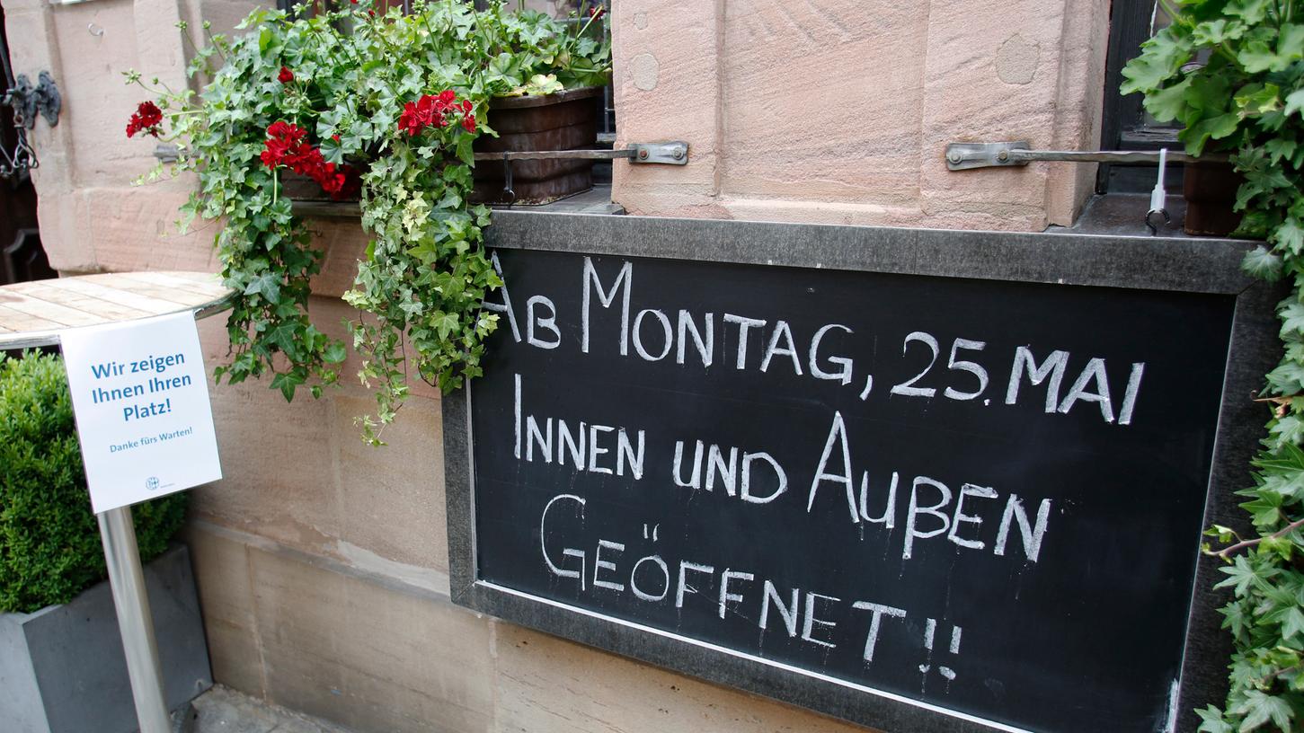 Auch in Nürnberg dürfen Gaststätten seit Montag wieder im Innenbereich öffnen. Alles gut also? Wer sich unter Betrieben in der Stadt umhört, der bekommt einen anderen Eindruck.