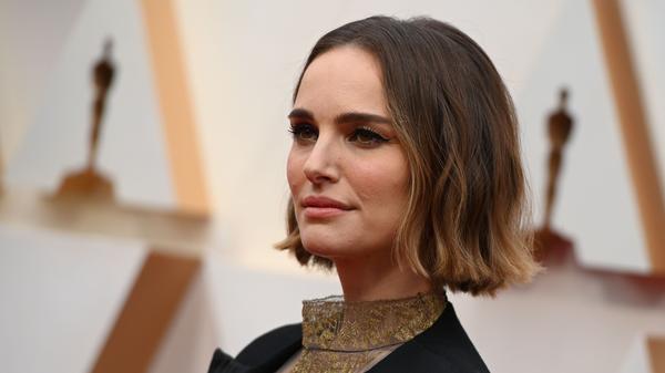 Die Schauspielerin Natalie Portman lebt seit geraumer Zeit vegan. In Interviews spricht sie offen über ihre Ernährungsweise und räumt dabei gleich mit gängigen Vorurteilen auf. Sie wurde zum Beispiel durch ihre Hauptrolle in "Black Swan" weltbekannt.