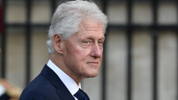 Der ehemalige US-Präsident (1993-2001) Bill Clinton hat sich nach einigen gesundheitlichen Problemen dazu entschlossen, von nun an vegan zu leben. Nach Aussagen wollte er ein "gesunder Großvater" sein und noch so lange leben, wie möglich.